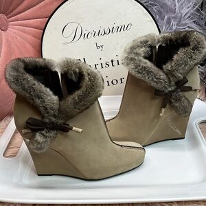 LOUIS VUITTON VINTAGE 2004 FUR BOOTIE